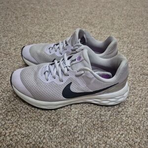 Nike Revolution 6 Lilac Size 4 youth